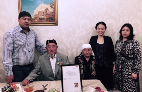 On May 11, 2015 employees of JSC «ArcelorMittal Tubular Products Aktau» congratulated Veteran of the Second World War